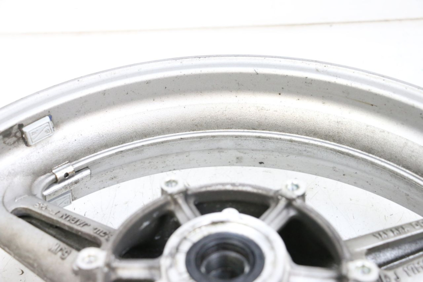 photo de JANTE AVANT YAMAHA FJR ABS 1300 (2006 - 2012) - Gros plan technique