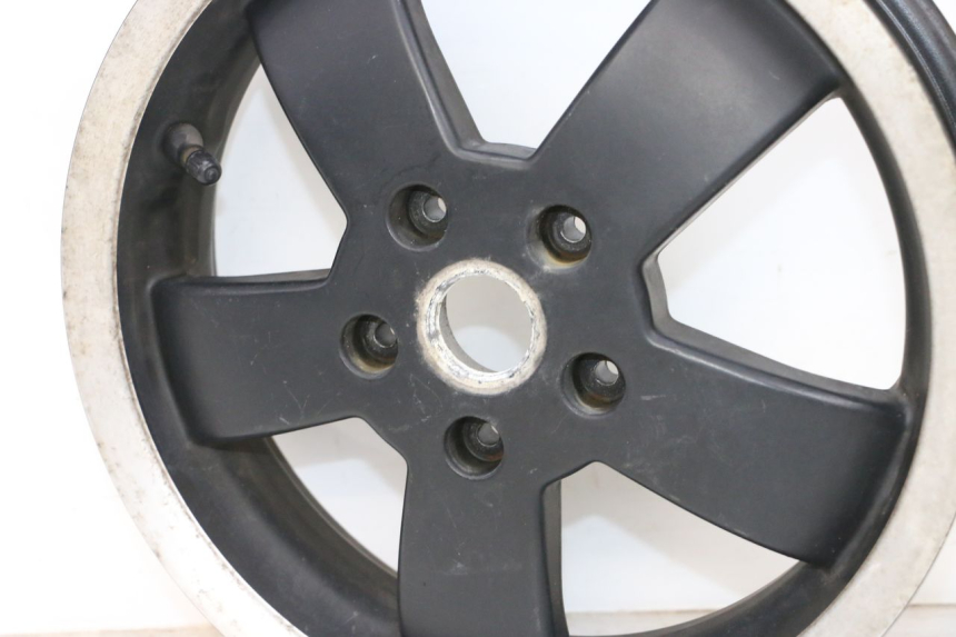 photo de JANTE AVANT PIAGGIO VESPA GTS SUPER IE 125 (2009 - 2016) - Vue rapprochée