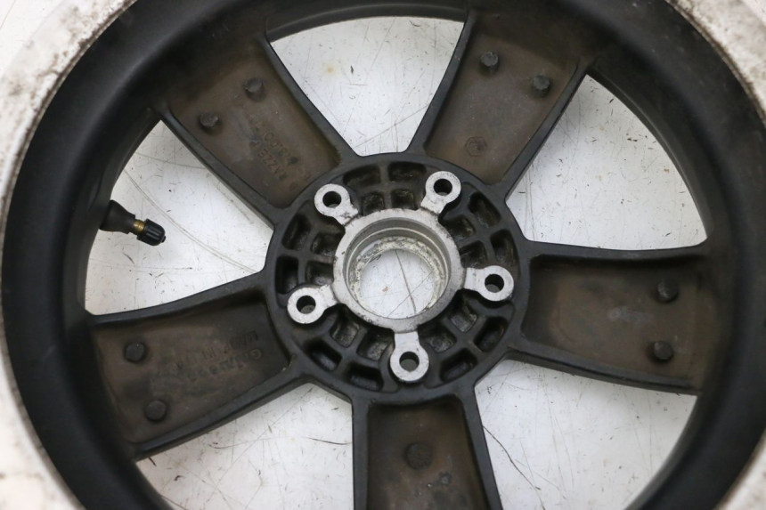 photo de JANTE AVANT PIAGGIO VESPA GTS SUPER IE 125 (2009 - 2016) - Points de fixation