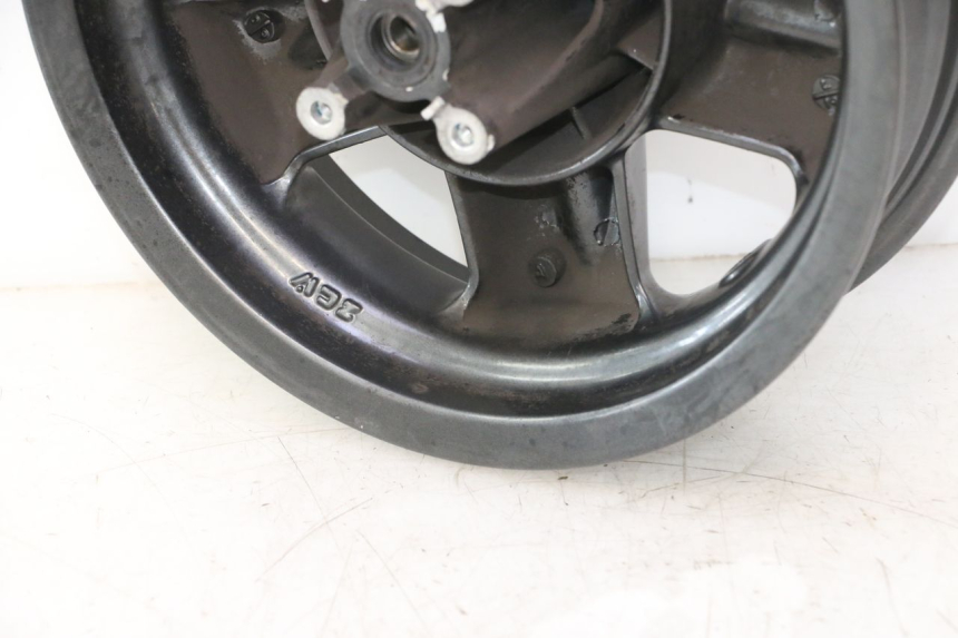 photo de JANTE AVANT YAMAHA YP MAJESTY 125 (2007 - 2010) - Gros plan technique