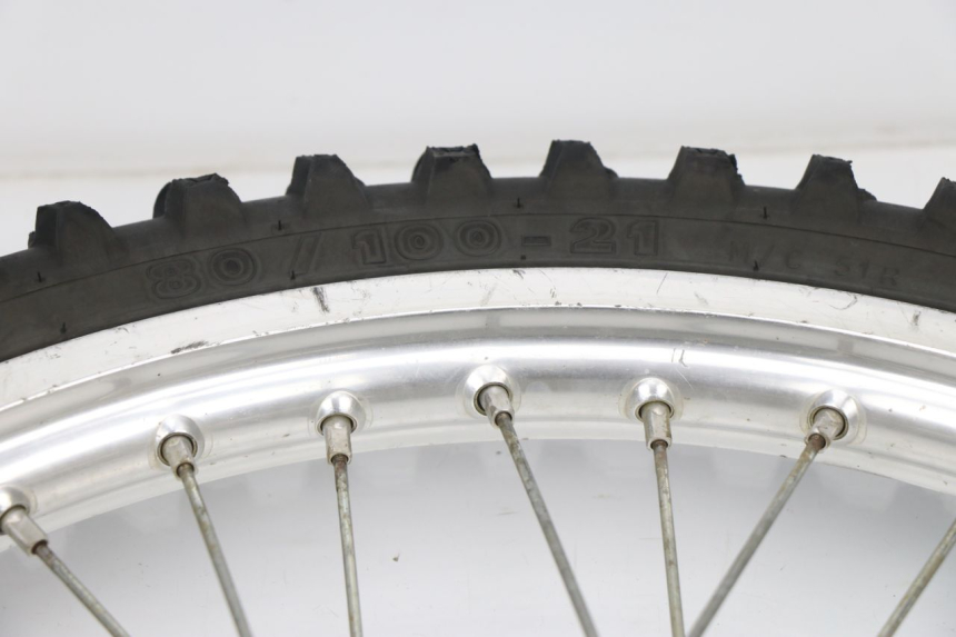 photo de JANTE AVANT YAMAHA YZF YZ-F 450 (2006 - 2009) - Gros plan technique