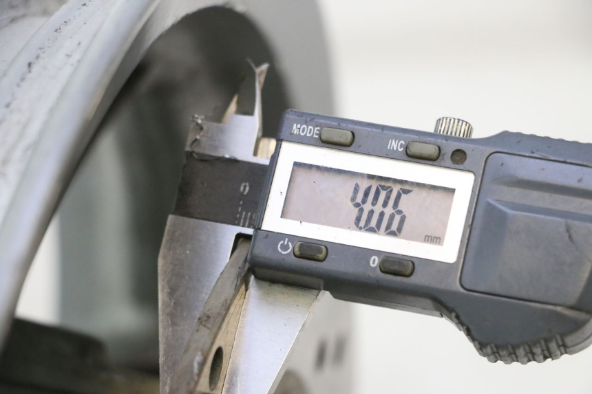 photo de JANTE AVANT PIAGGIO ZIP 4T 50 (2006 - 2017) - Détail de la pièce