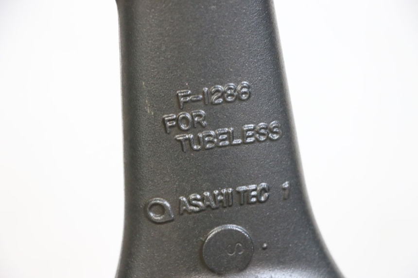 photo de JANTE AVANT KAWASAKI ZR 7 750 (1999 - 2001) - Autre angle de vue