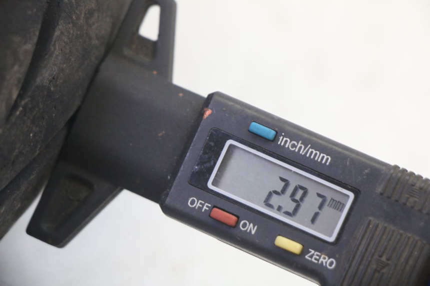 photo de JANTE AVANT ET PNEU KYMCO AGILITY 4T 50 (2018 - 2022) - Vue rapprochée