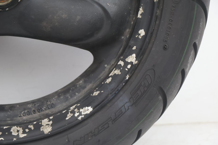 photo de JANTE AVANT ET PNEU KYMCO AGILITY 4T 50 (2005 - 2018) - Points de fixation