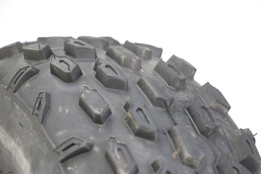 photo de JANTE AVANT ET PNEU ANGELL ENFANT 1 - Gros plan technique