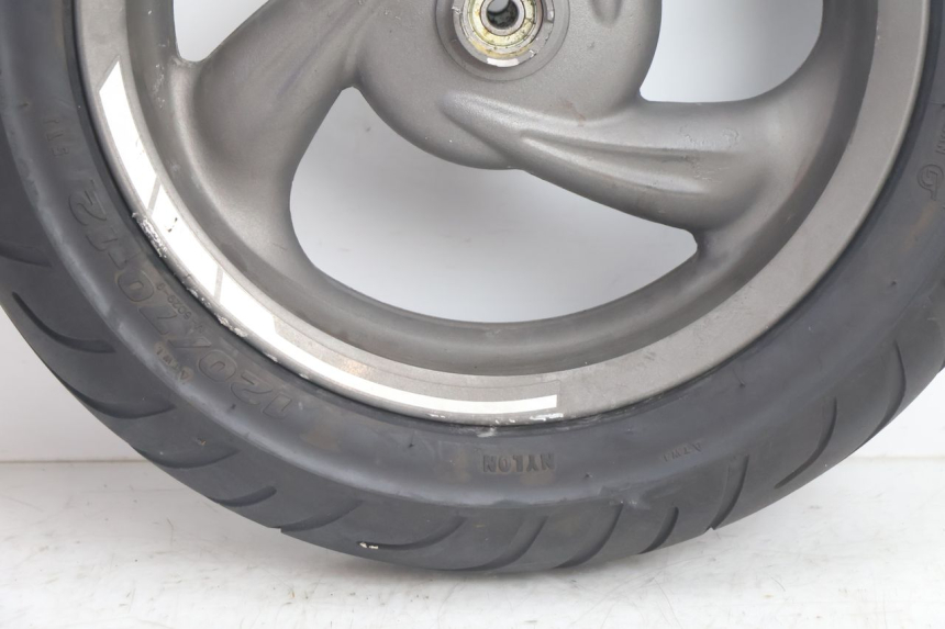 photo de JANTE AVANT ET PNEU TGB CITY RS 50 (2011 - 2016) - Zoom état d’usage