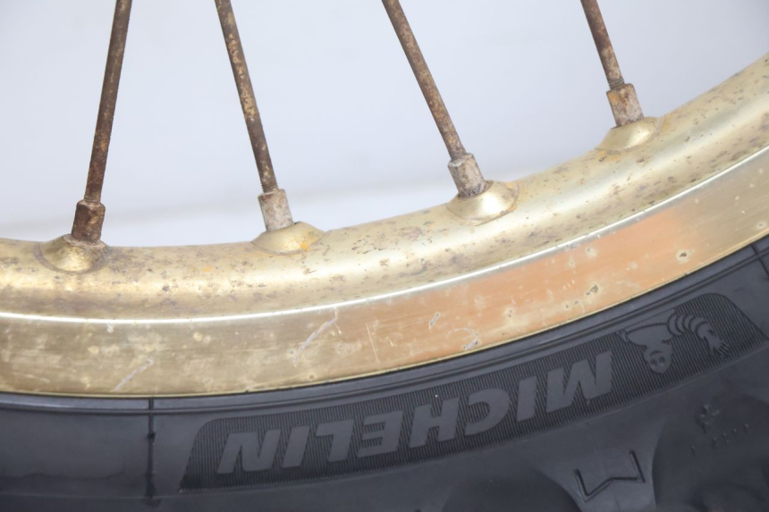 photo de JANTE AVANT ET PNEU SUZUKI DR S 600 (1985 - 1989) - Focus structure