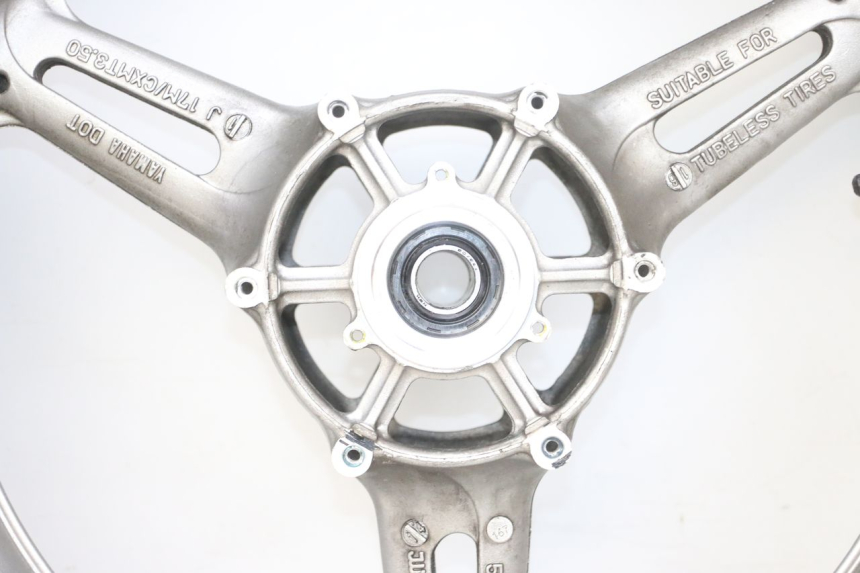 photo de JANTE AVANT ET PNEU YAMAHA FJR ABS 1300 (2006 - 2012) - Inspection visuelle