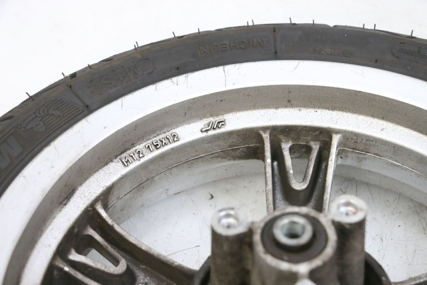 photo de JANTE AVANT ET PNEU PEUGEOT KISBEE 4T 50 (2010 - 2017)