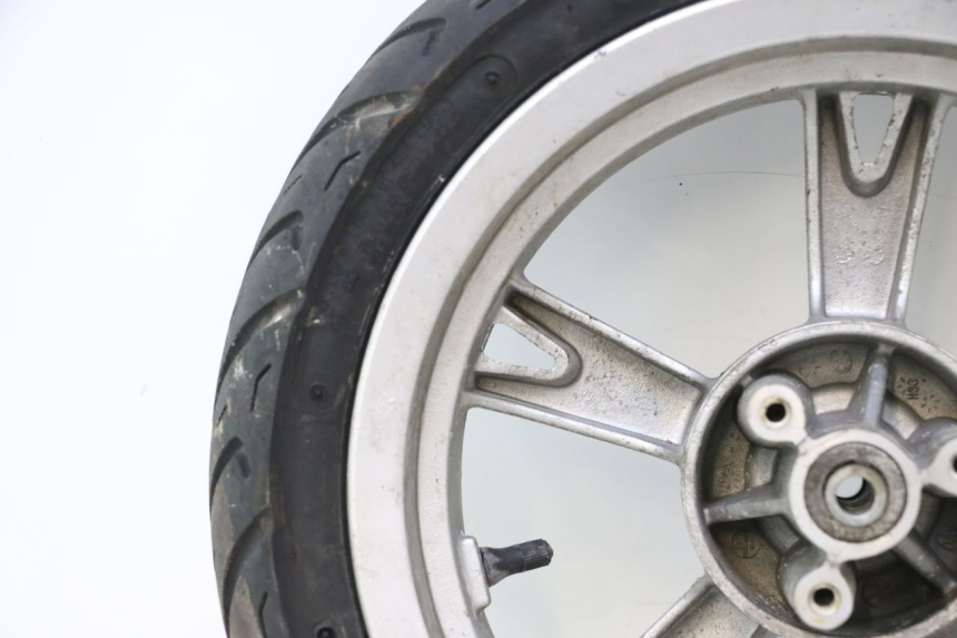 photo de JANTE AVANT ET PNEU PEUGEOT KISBEE 4T 50 (2010 - 2017) - Points de fixation