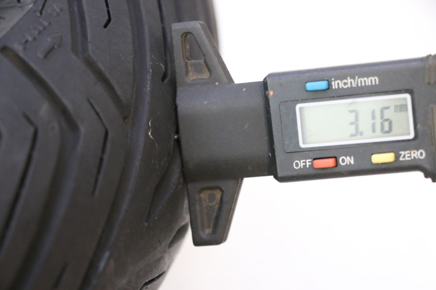 photo de JANTE AVANT ET PNEU PIAGGIO MP3 HPE 530 (2022 - 2026) - Détail de la pièce