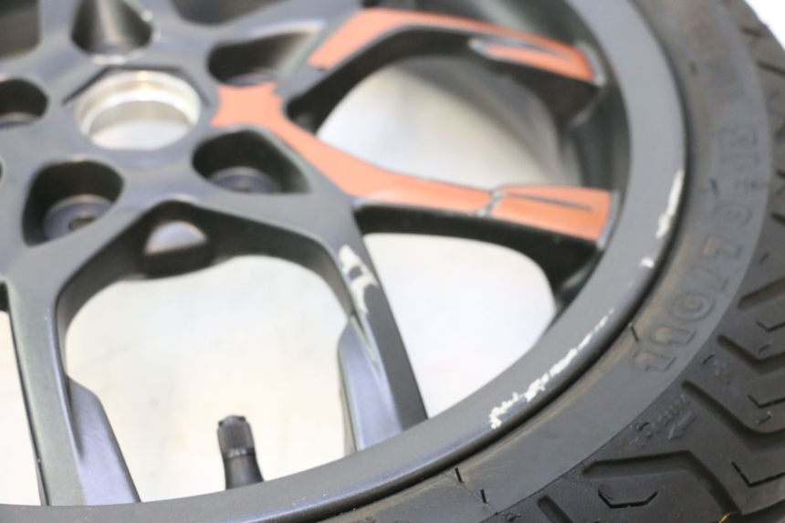 photo de JANTE AVANT ET PNEU PIAGGIO MP3 HPE 530 (2022 - 2026) - Points de fixation