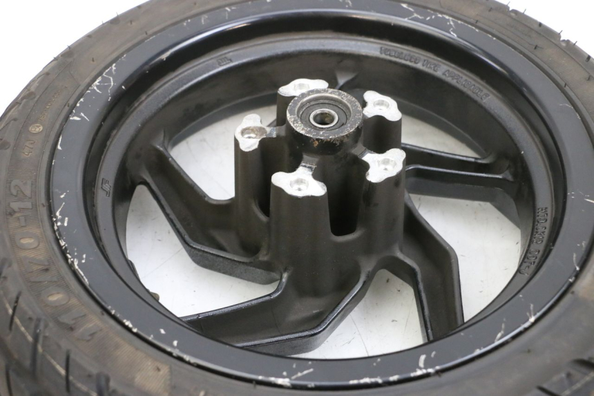 photo de JANTE AVANT ET PNEU SYM ORBIT III 3 4T 50 (2021 - 2025) - Zoom état d’usage