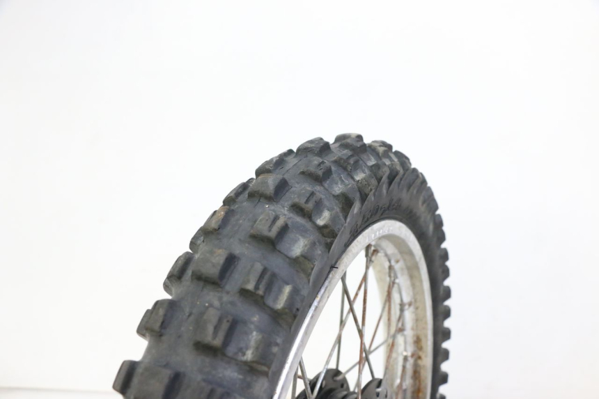 photo de JANTE AVANT ET PNEU YAMAHA PW 80 (1983 - 2014)