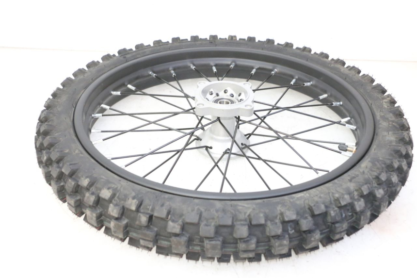 photo de JANTE AVANT ET PNEU APOLLO RFZ 125