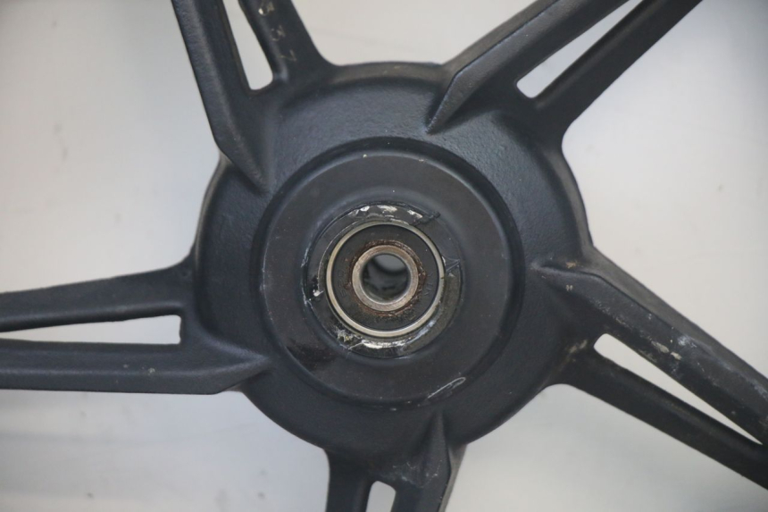 photo de JANTE AVANT ET PNEU TNT MOTOR ROMA 10' 2T 50 (2011 - 2018) - Gros plan technique
