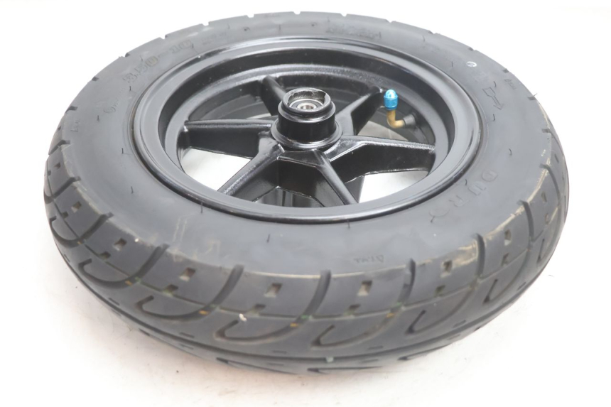 photo de JANTE AVANT ET PNEU TNT MOTOR ROMA 10' 2T 50 (2011 - 2018) - Gros plan technique