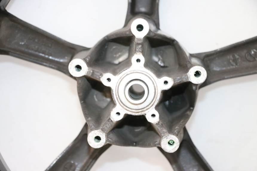 photo de JANTE AVANT ET PNEU PEUGEOT SATELIS 125 (2013 - 2018) - Détails caractéristiques