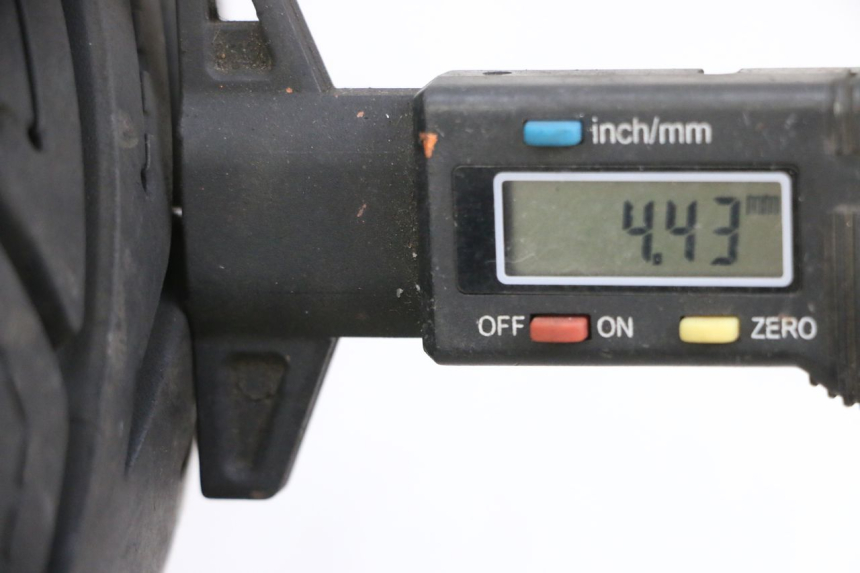 photo de JANTE AVANT ET PNEU PEUGEOT SPEEDFIGHT 4 4T EFI 50 (2021 - 2025) - Zoom état d’usage