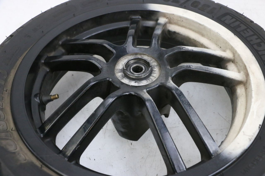 photo de JANTE AVANT ET PNEU PEUGEOT SPEEDFIGHT 4 4T EFI 50 (2021 - 2025) - Gros plan technique