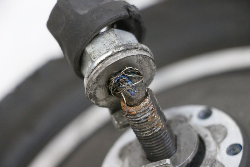 photo de JANTE AVANT ET PNEU DUALTRON VICTOR LIMITED 1