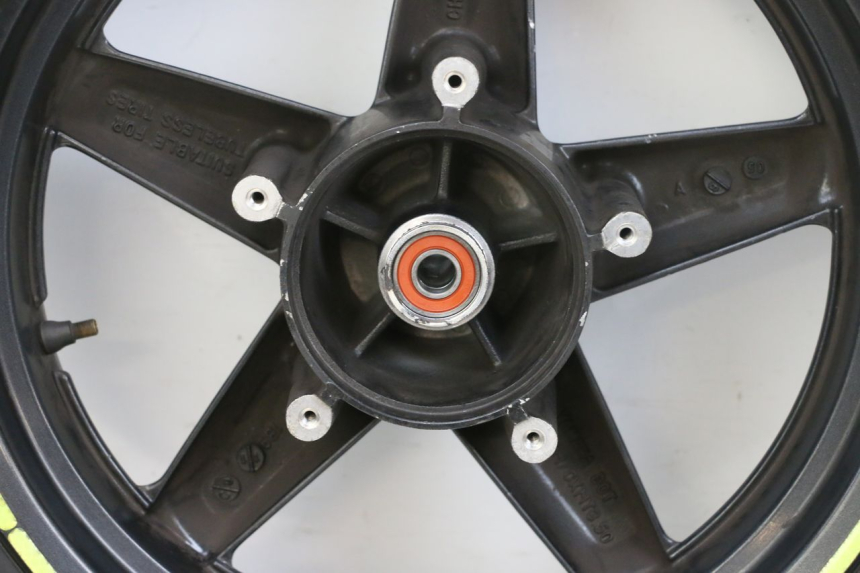 photo de JANTE AVANT ET PNEU YAMAHA XMAX X-MAX 125 (2006 - 2009) - Zoom composants