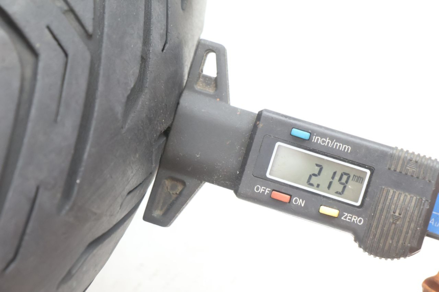 photo de JANTE AVANT ET PNEU YAMAHA X-MAX XMAX 125 (2010 - 2013) - Inspection visuelle