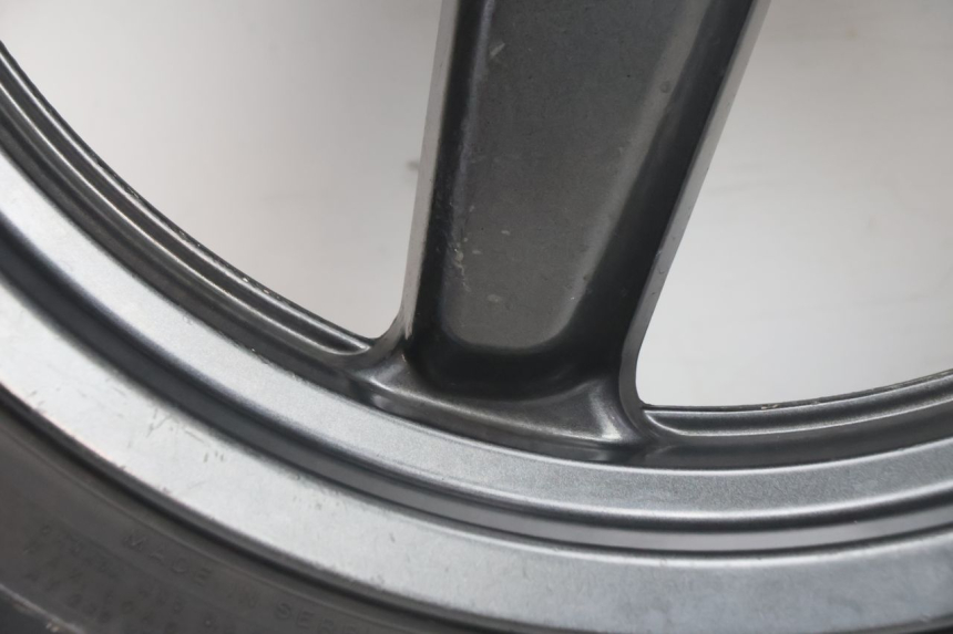 photo de JANTE AVANT ET PNEU YAMAHA X-MAX XMAX 125 (2010 - 2013) - Points de fixation