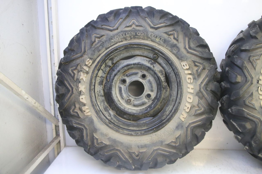 photo de JANTE AVANT ET PNEU YAMAHA YFM GRIZZLY 550 (2008 - 2015)