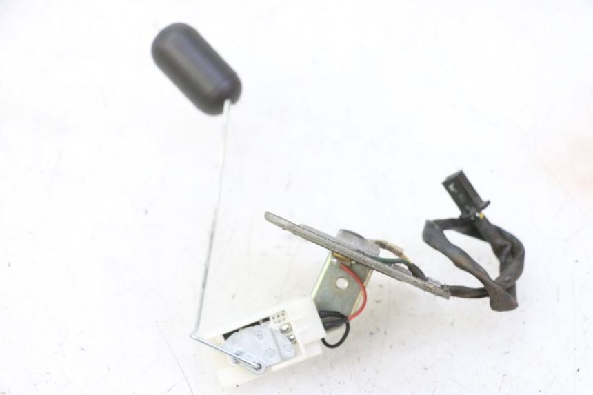 photo de JAUGE RESERVOIR ESSENCE HONDA CBF 125 (2009 - 2015)