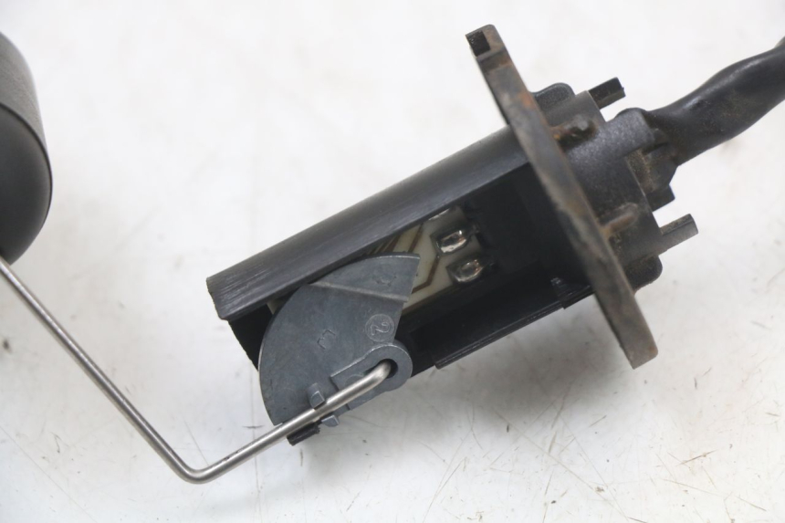 photo de JAUGE RESERVOIR ESSENCE KYMCO DINK 4T 50 (2007 - 2018)