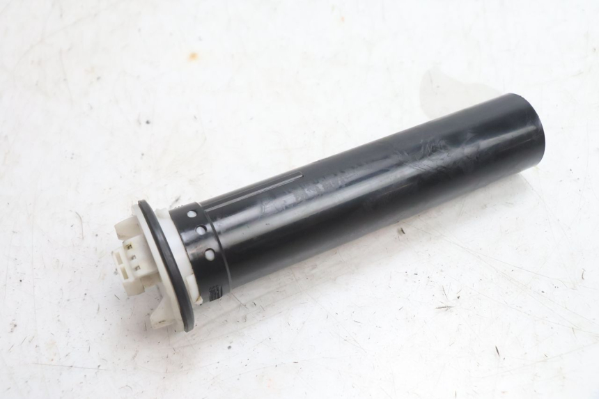 photo de JAUGE RESERVOIR ESSENCE PIAGGIO FLY 2T 50 (2004 - 2017) - Autre angle de vue