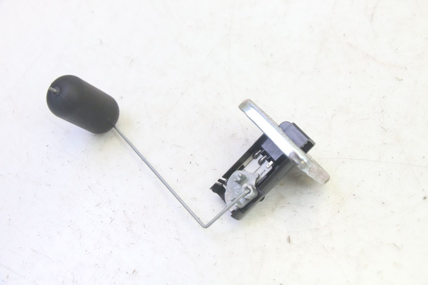 photo de JAUGE RESERVOIR ESSENCE PIAGGIO FLY 4T 50 (2013 - 2017) - Autre angle de vue