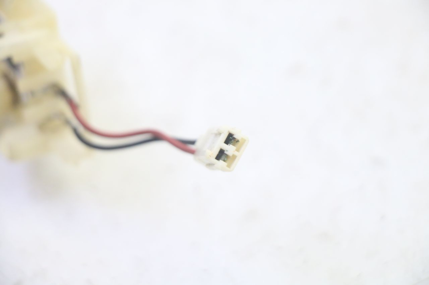 photo de JAUGE RESERVOIR ESSENCE YAMAHA FZ6 N FAZER 600 (2004 - 2006) - Gros plan technique