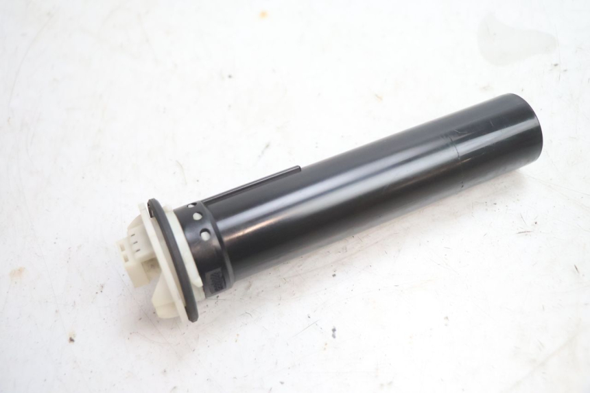 photo de JAUGE RESERVOIR ESSENCE GILERA GP 800 (2007 - 2013) - Autre angle de vue
