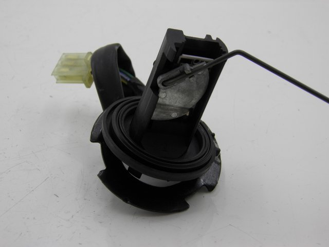 photo de JAUGE RESERVOIR ESSENCE HONDA SH 125 (2001 - 2003)