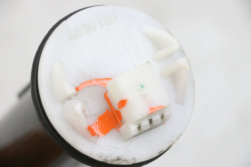 photo de JAUGE RESERVOIR ESSENCE PIAGGIO MP3 HPE 300 (2019 - 2026) - Gros plan technique