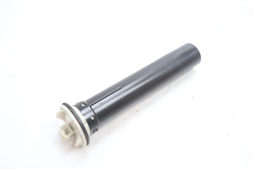photo de JAUGE RESERVOIR ESSENCE PIAGGIO MP3 LT 400 (2007 - 2012) - Gros plan technique