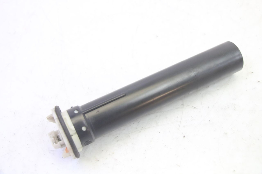 photo de JAUGE RESERVOIR ESSENCE PIAGGIO MP3 RL 250 (2006 - 2010) - Autre angle de vue