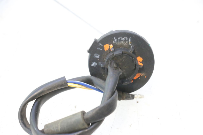 photo de JAUGE RESERVOIR ESSENCE KYMCO LIKE 4T 50 (2019 - 2025) - Autre angle de vue