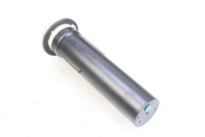 photo de JAUGE RESERVOIR ESSENCE APRILIA SCARABEO 100 (2003 - 2012)