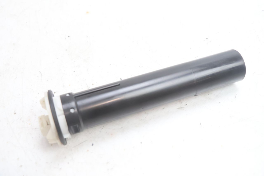 photo de JAUGE RESERVOIR ESSENCE APRILIA SR 2T 50 (2012 - 2017) - Autre angle de vue
