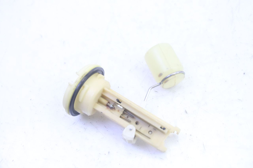 photo de JAUGE RESERVOIR ESSENCE PEUGEOT VIVACITY 100 (1999 - 2008) - Zoom état d’usage