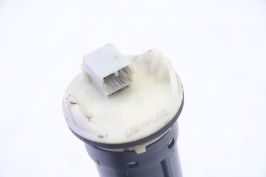 photo de JAUGE RESERVOIR ESSENCE PIAGGIO X8 125 (2004 - 2007) - Autre angle de vue