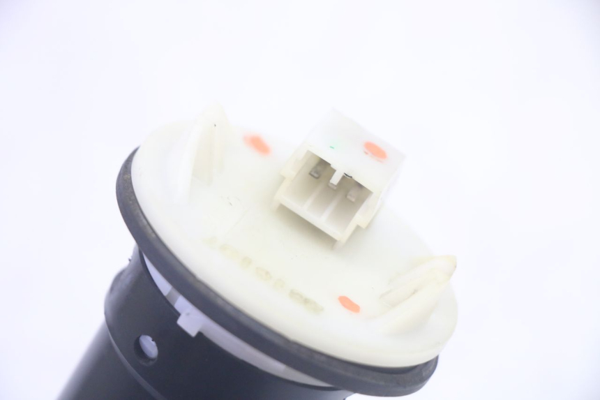 photo de JAUGE RESERVOIR ESSENCE PIAGGIO XEVO - X EVO 125 (2007 - 2016) - Autre angle de vue