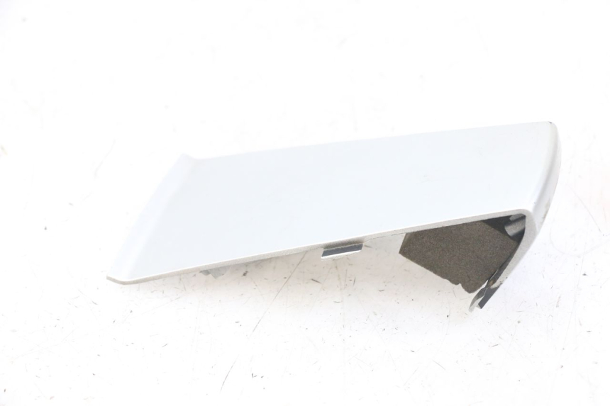 photo de JONCTION CARENAGE ARRIERE SUZUKI GS GSE 500 (2001 - 2003)