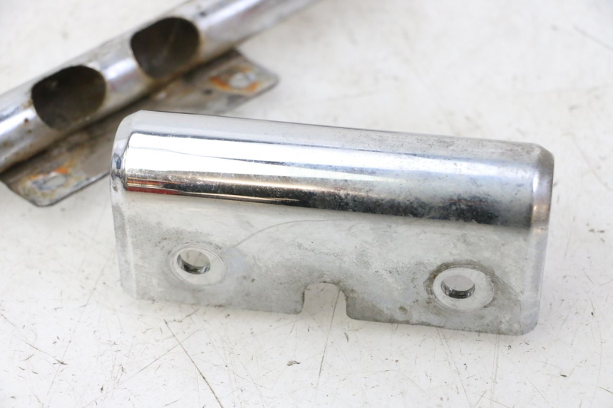 photo de JONCTION CARENAGE ARRIERE INFERIEURE HYOSUNG GV AQUILA 125 (2000 - 2004)