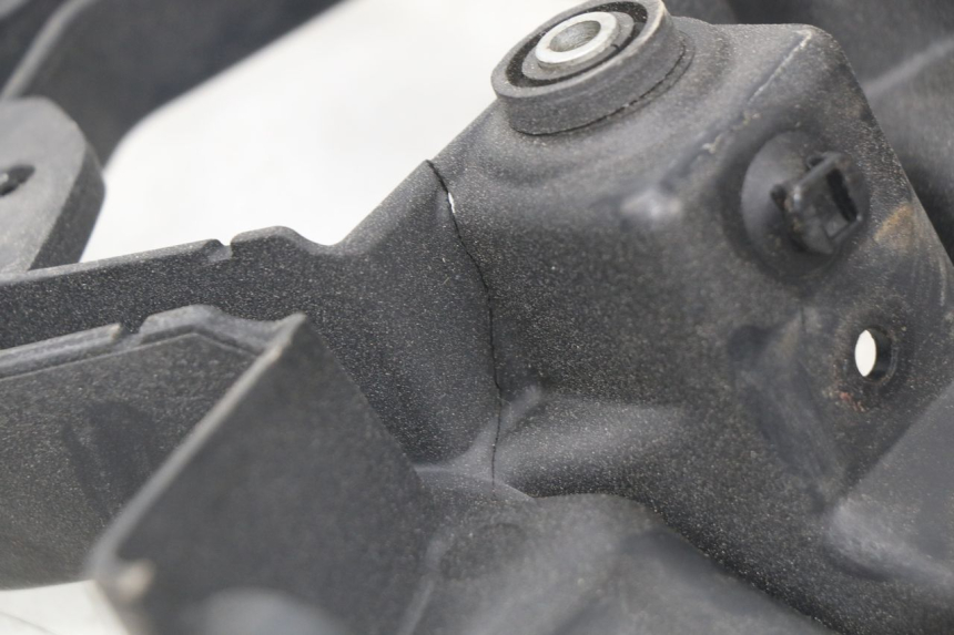 photo de JONCTION CARENAGE ARRIERE INFERIEURE BMW R GS 1200 (2005 - 2007)