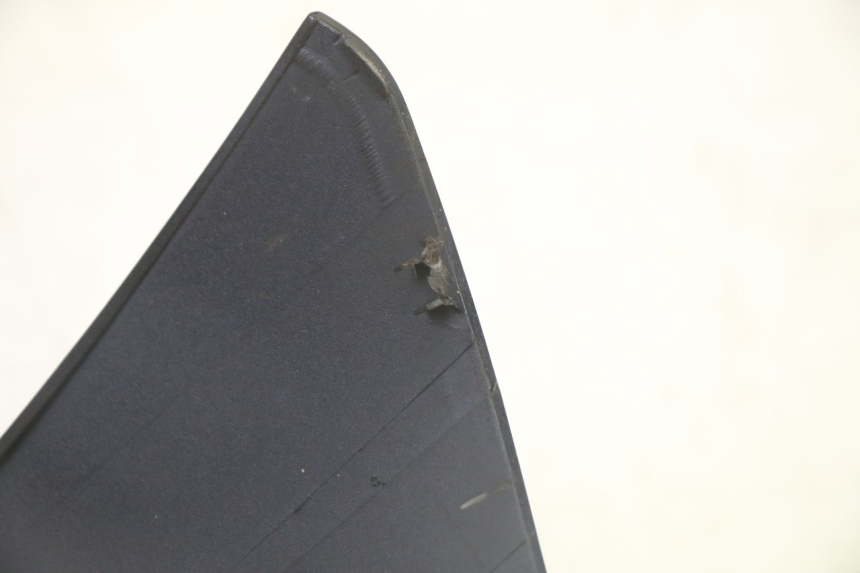 photo de JONCTION CARENAGE ARRIERE INFERIEURE SUZUKI BURGMAN 125 (2007 - 2014)